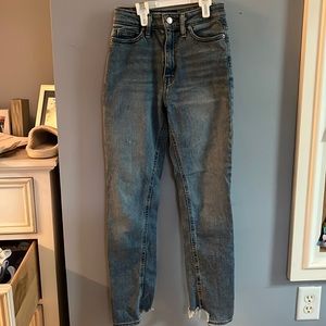 BDG girlfriend high rise Blue jeans. size 24